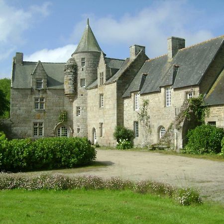 Manoir De Kerguereon Bed & Breakfast Ploubezre Bagian luar foto